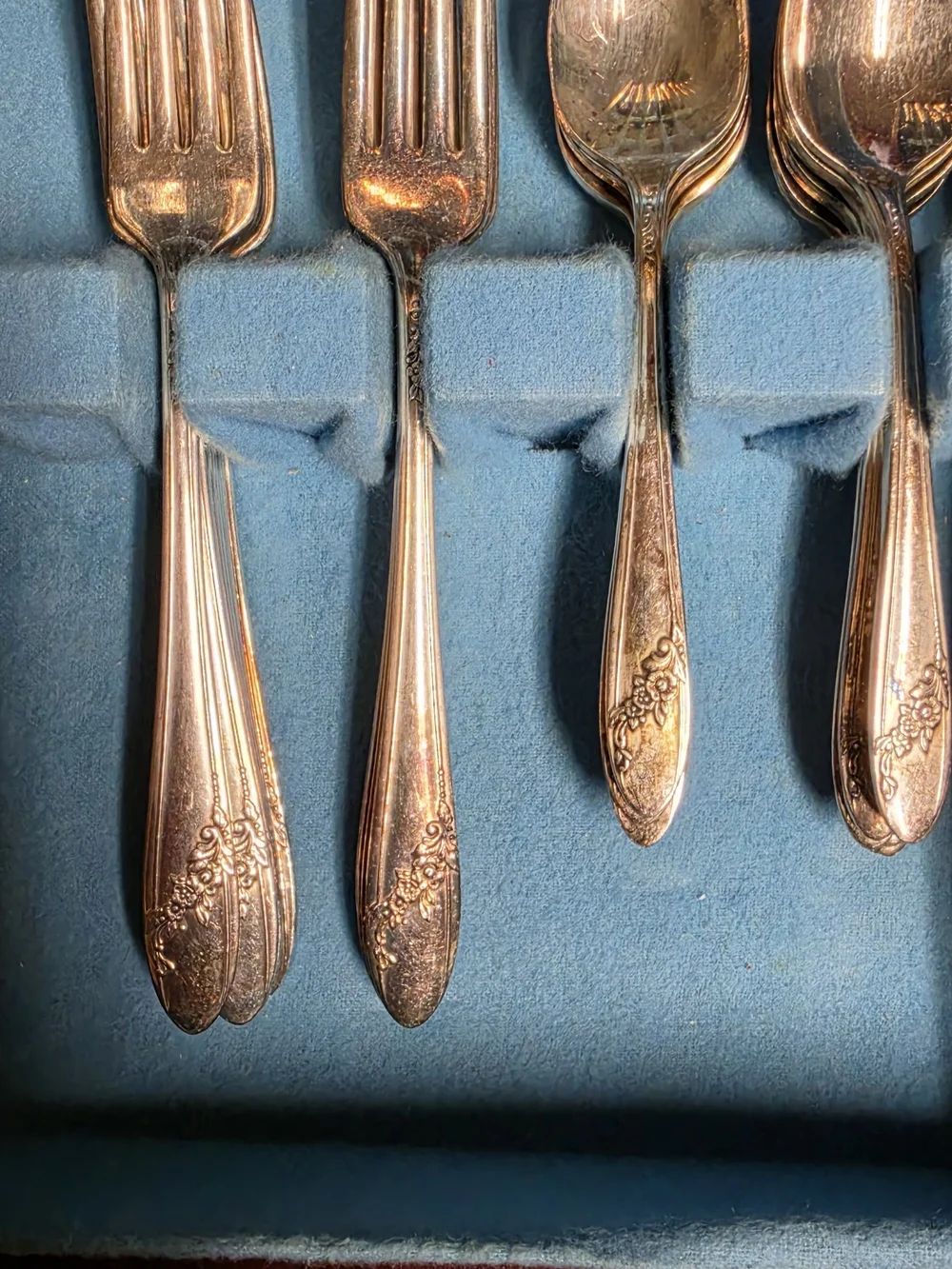 Vintage Silverplate Tudor Community Oneida 47 Piece Set & McGraw Box.